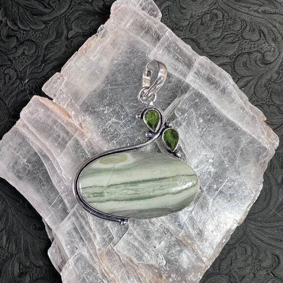 Green Opal Pendant Crystal Stone Jewelry - Picture 6 of 7